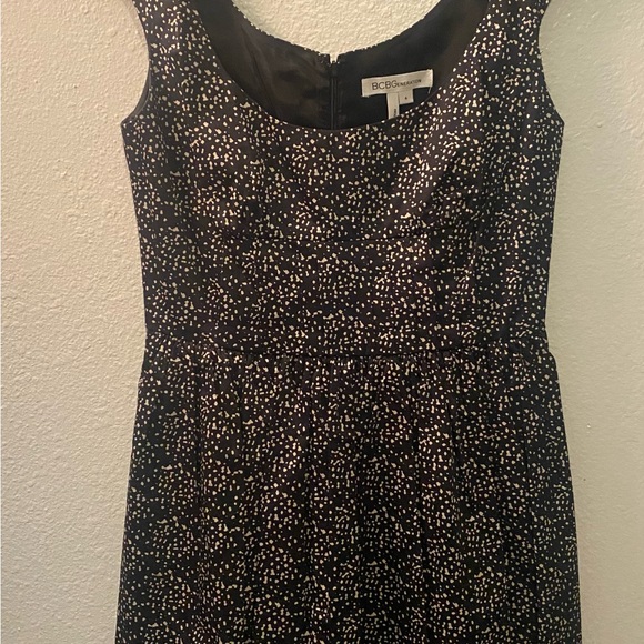 BCBGeneration Dresses & Skirts - BCBGeneration Black and White Midi‎ Dress Skort Size 4